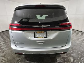Used 2024 Chrysler Pacifica Touring-L FWD video 3