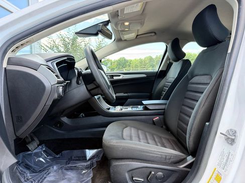 Used 2019 Ford Fusion SE FWD image 13