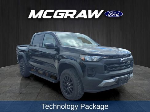 Used 2024 Chevrolet Colorado Trail Boss w/ Technology Package AWD/4WD image 5