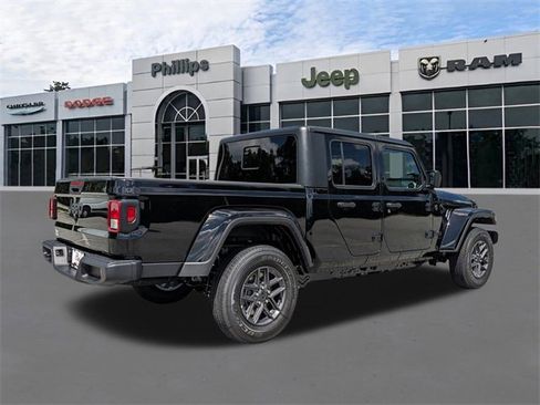 New 2025 Jeep Gladiator Sport image 4