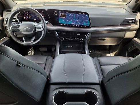 Used 2025 Chevrolet Suburban Z71 AWD/4WD image 14