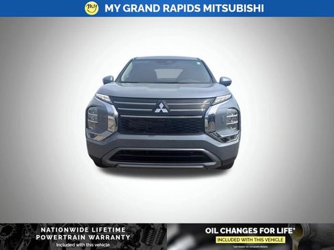New 2026 Mitsubishi Outlander SE AWD/4WD image 2