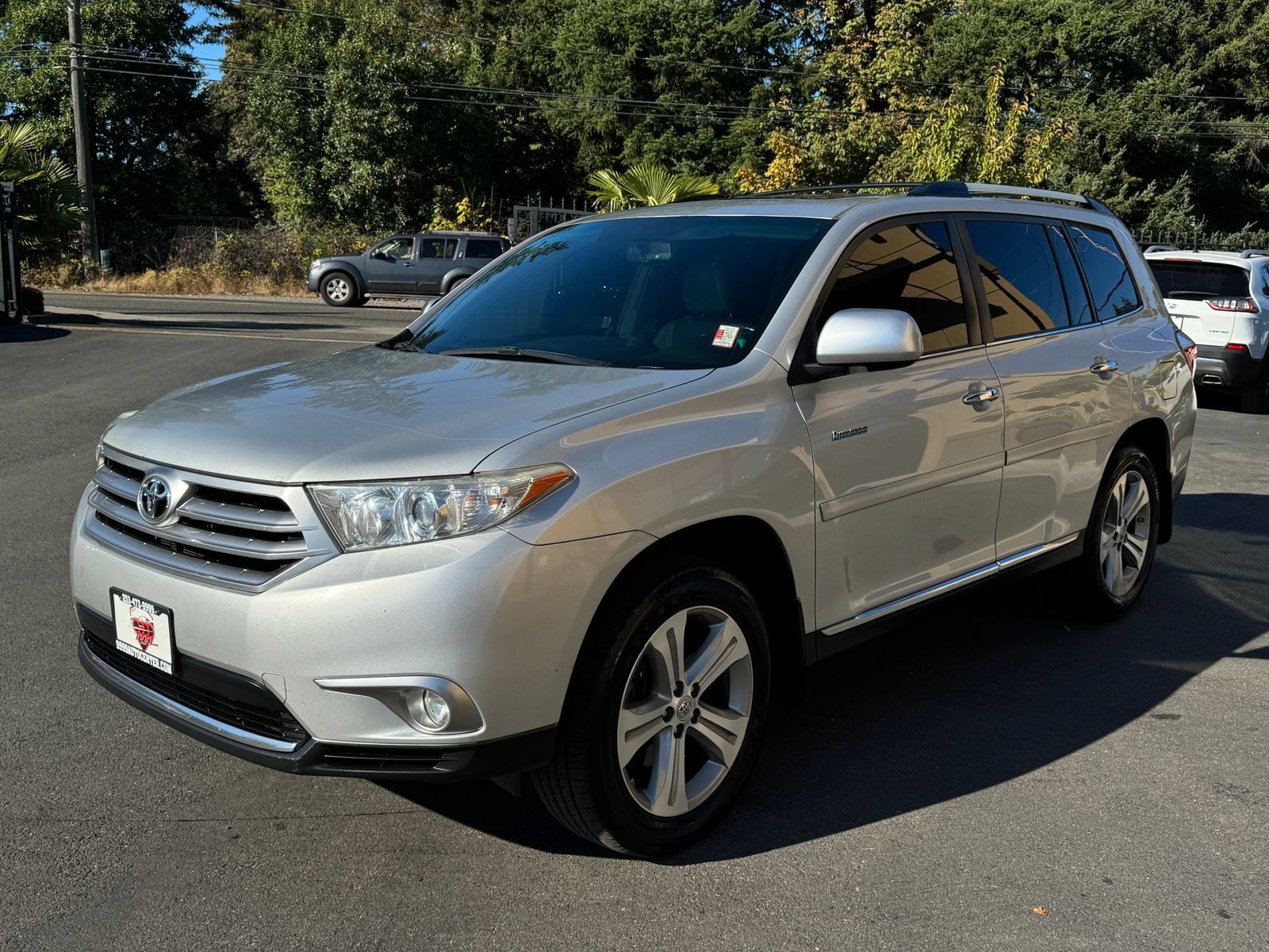 Used 2012 Toyota Highlander Limited w/ Tow Pkg AWD/4WD image 3