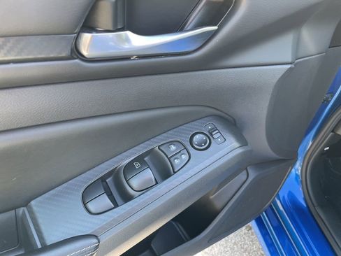 Used 2025 Nissan Altima 2.5 SV image 6