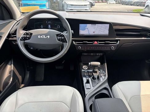 Used 2023 Kia Niro EX image 9
