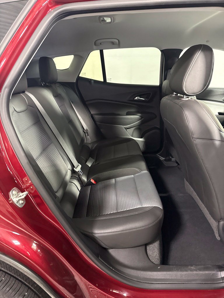 Used 2025 Chevrolet Trax LT FWD image 15