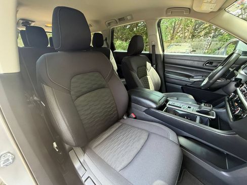 Used 2025 Nissan Pathfinder SV FWD image 39