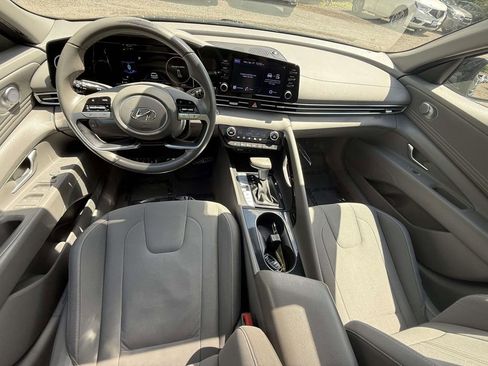 Used 2022 Hyundai Elantra SEL w/ Convenience + Premium Package FWD image 14