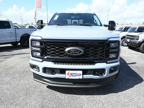 New 2026 Ford F250 Lariat w/ Black Appearance Package AWD/4WD image 9