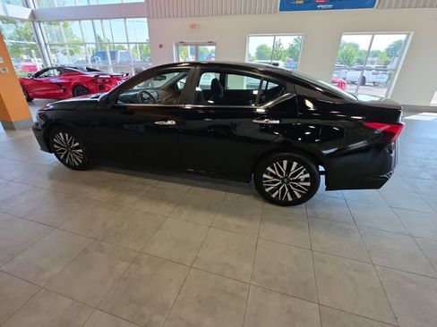 Used 2025 Nissan Altima 2.5 SV FWD image 15