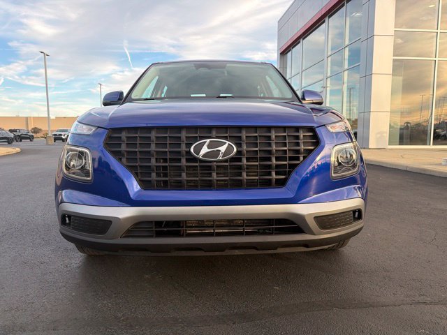 Used 2023 Hyundai Venue SE w/ Cargo Package FWD image 2