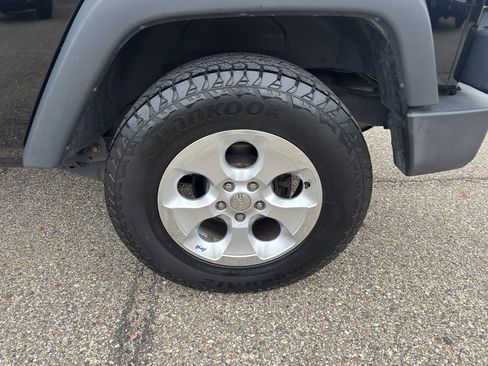 Used 2017 Jeep Wrangler Sport image 7