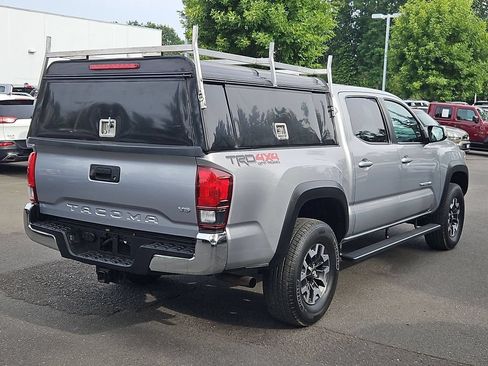Used 2019 Toyota Tacoma TRD Off-Road AWD/4WD image 7