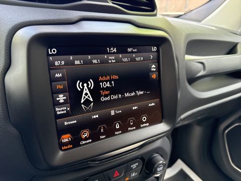 New 2023 Jeep Renegade Latitude image 32