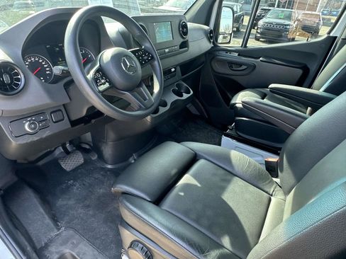 Used 2022 Mercedes-Benz Sprinter 2500 image 17