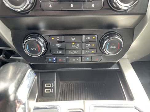 Used 2019 Ford F150 Lariat RWD image 28