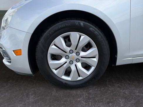 Used 2015 Chevrolet Cruze LS FWD image 9