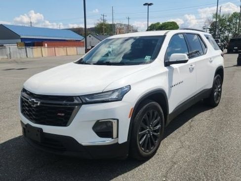 Used 2023 Chevrolet Traverse RS image 3