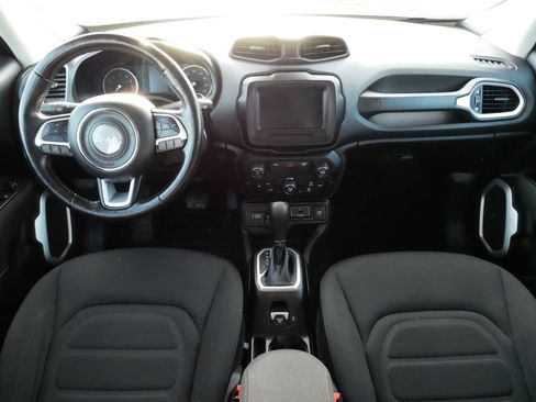 Used 2018 Jeep Renegade Latitude w/ Cold Weather Group image 10