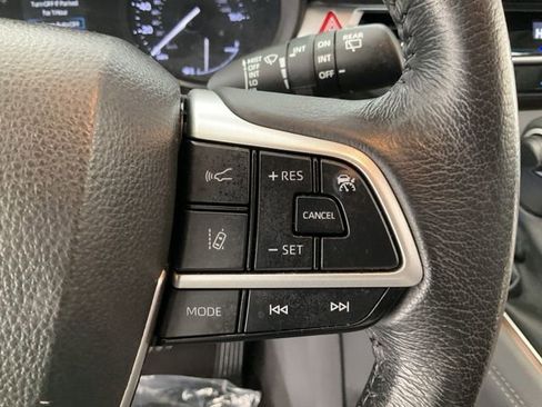 Used 2024 Toyota Sienna XLE image 11