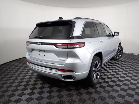 Used 2022 Jeep Grand Cherokee Overland w/ Luxury Tech Group IV AWD/4WD image 20
