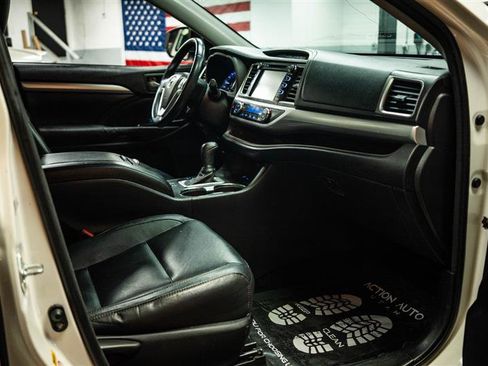 Used 2016 Toyota Highlander XLE FWD image 14