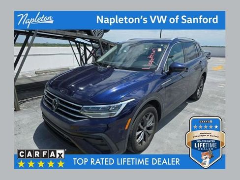 Used 2024 Volkswagen Tiguan SE w/ Panoramic Sunroof Package image 1