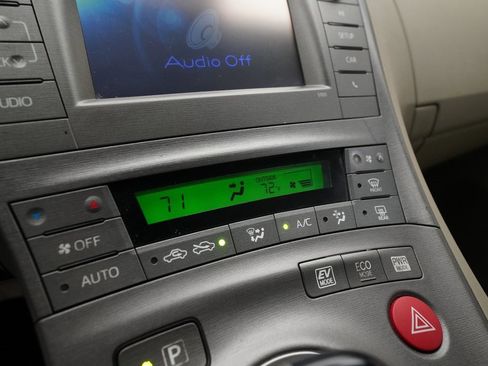 Used 2015 Toyota Prius Two image 21