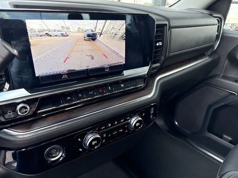 Used 2024 GMC Sierra 1500 SLT image 9