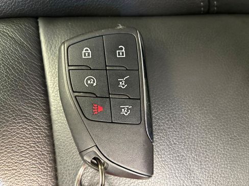 Used 2021 Chevrolet Suburban Z71 w/ Z71 Signature Package AWD/4WD image 36