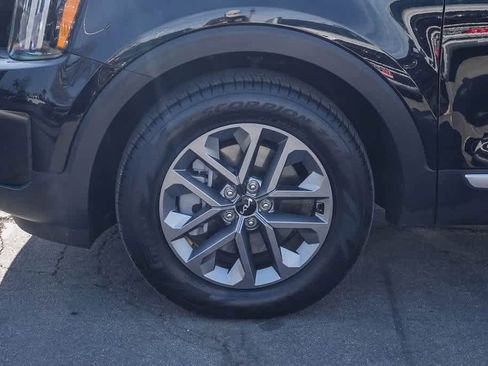 Certified 2025 Kia Telluride LX image 10