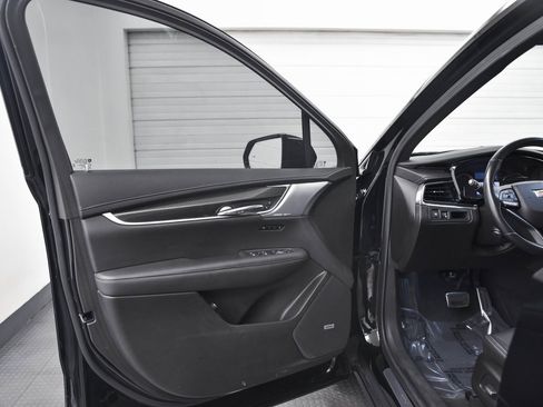 Used 2023 Cadillac XT6 Sport image 9