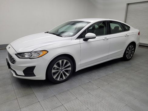 Used 2020 Ford Fusion SE image 2