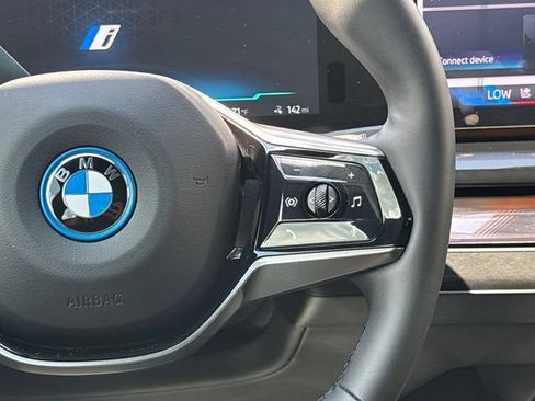 Used 2024 BMW i5 eDrive40i w/ Premium Package RWD image 24