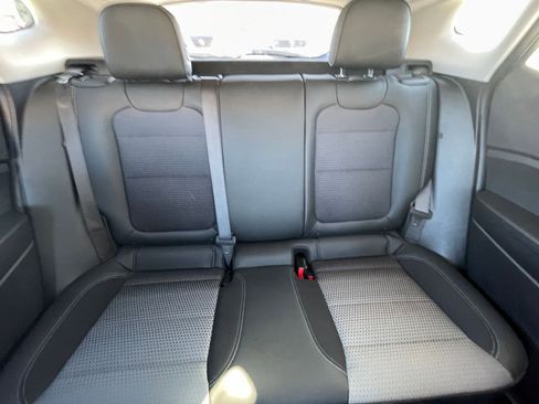 Used 2025 Chevrolet Trax LT image 38