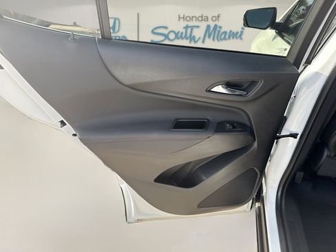 Used 2022 Chevrolet Equinox RS w/ Infotainment Package image 25