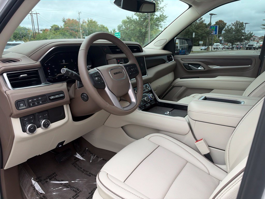 Used 2024 GMC Yukon XL Denali AWD/4WD image 15