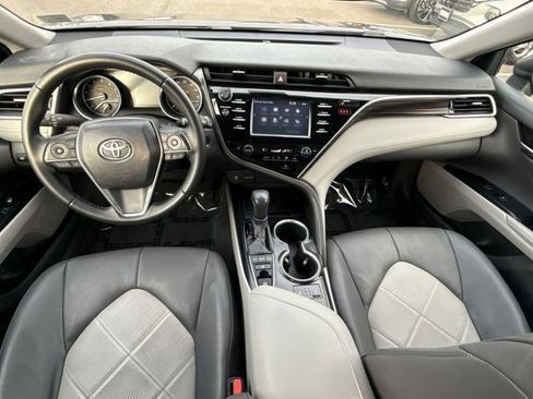 Used 2018 Toyota Camry XLE image 21
