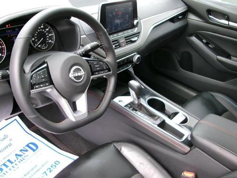 Used 2025 Nissan Altima 2.5 SR FWD image 12