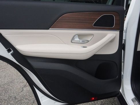 Used 2025 Mercedes-Benz GLE 350 4MATIC image 25