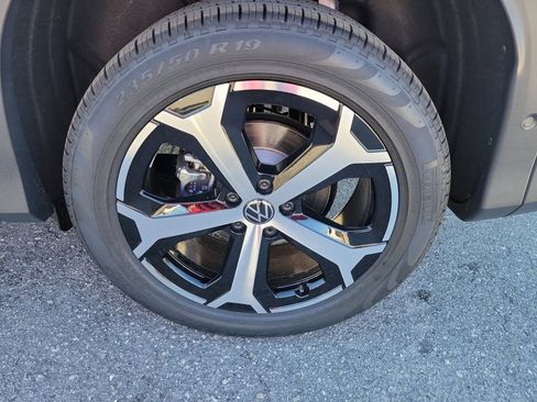 New 2026 Volkswagen Tiguan SE image 23