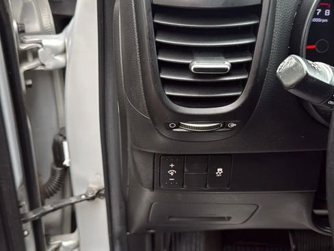 Used 2015 Kia Soul EV image 14