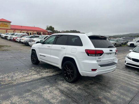 Used 2019 Jeep Grand Cherokee Altitude AWD/4WD image 5