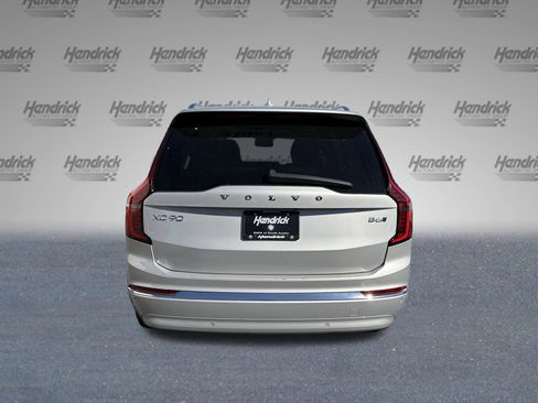 Used 2025 Volvo XC90 B6 Plus image 9