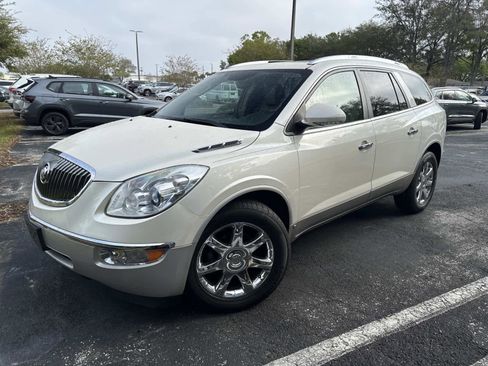 Used 2009 Buick Enclave CXL w/ Entertainment Package #3 image 2