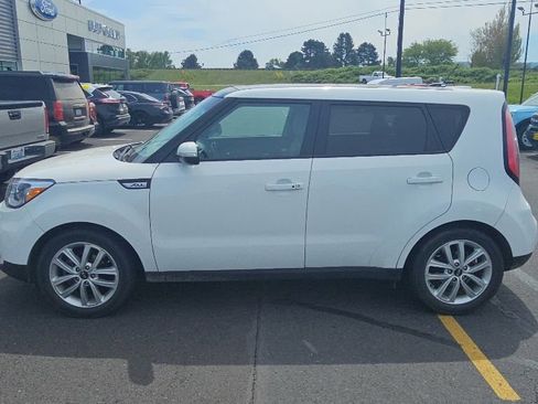 Used 2018 Kia Soul + w/ + Primo LIT Package FWD image 9