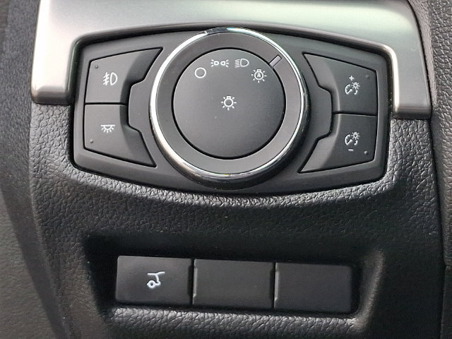 Used 2019 Ford Explorer XLT w/ Equipment Group 202A AWD/4WD image 9