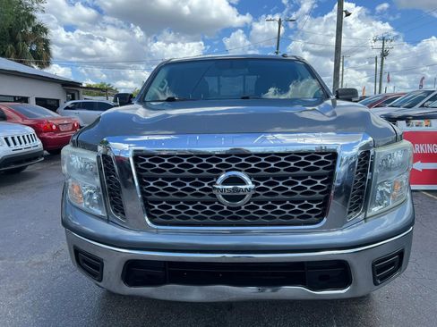 Used 2017 Nissan Titan SV RWD image 2