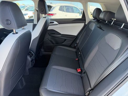New 2026 Volkswagen Taos SE FWD image 23