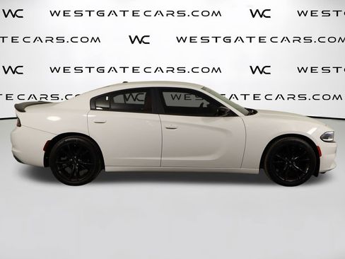 Used 2018 Dodge Charger SXT w/ Blacktop Package image 45